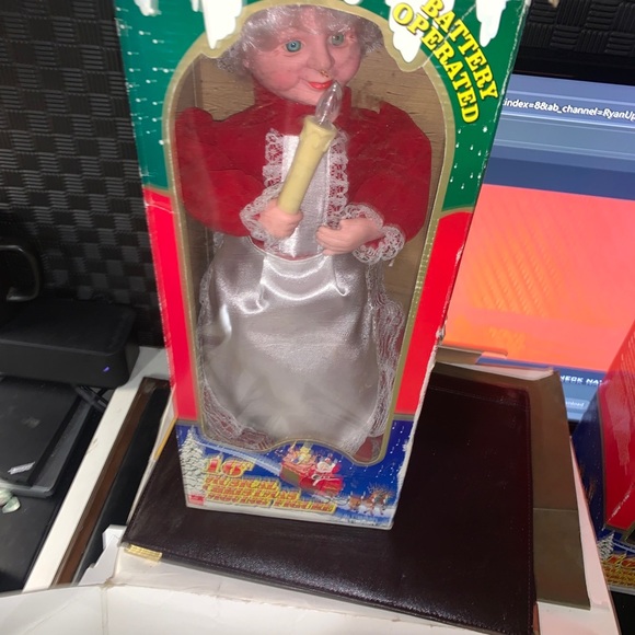 Vintage 16” Mr & Ms Claus by B&D Musical Moving Figures in Oem Boxes - Picture 8 of 13